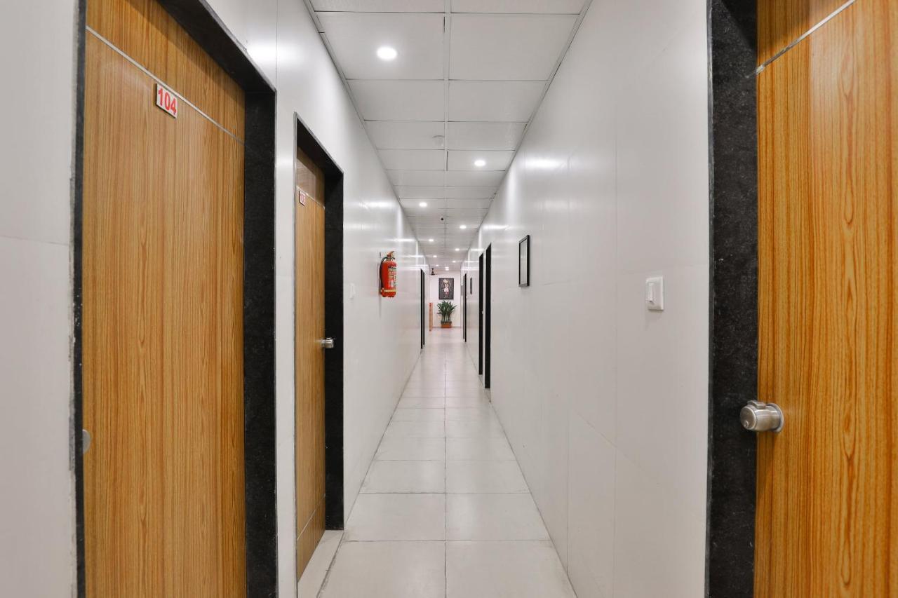 Oyo 16675 Hotel Shri Krishna Inn Сурат Экстерьер фото