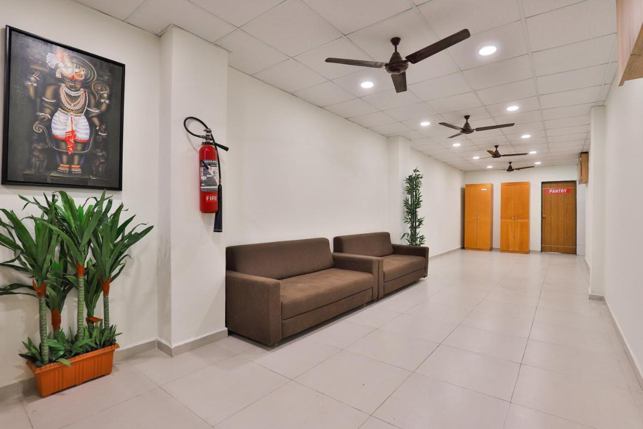 Oyo 16675 Hotel Shri Krishna Inn Сурат Экстерьер фото