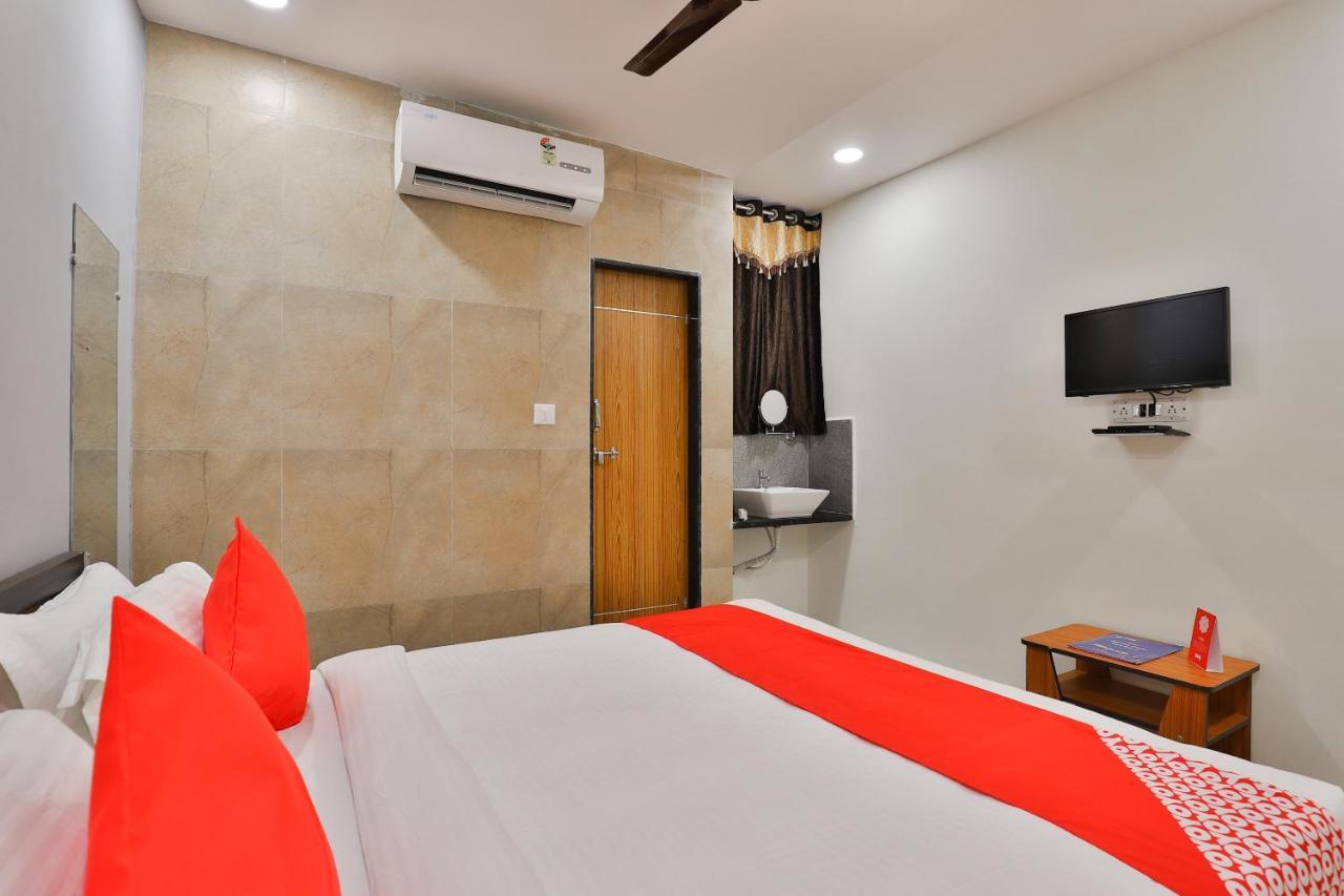 Oyo 16675 Hotel Shri Krishna Inn Сурат Экстерьер фото