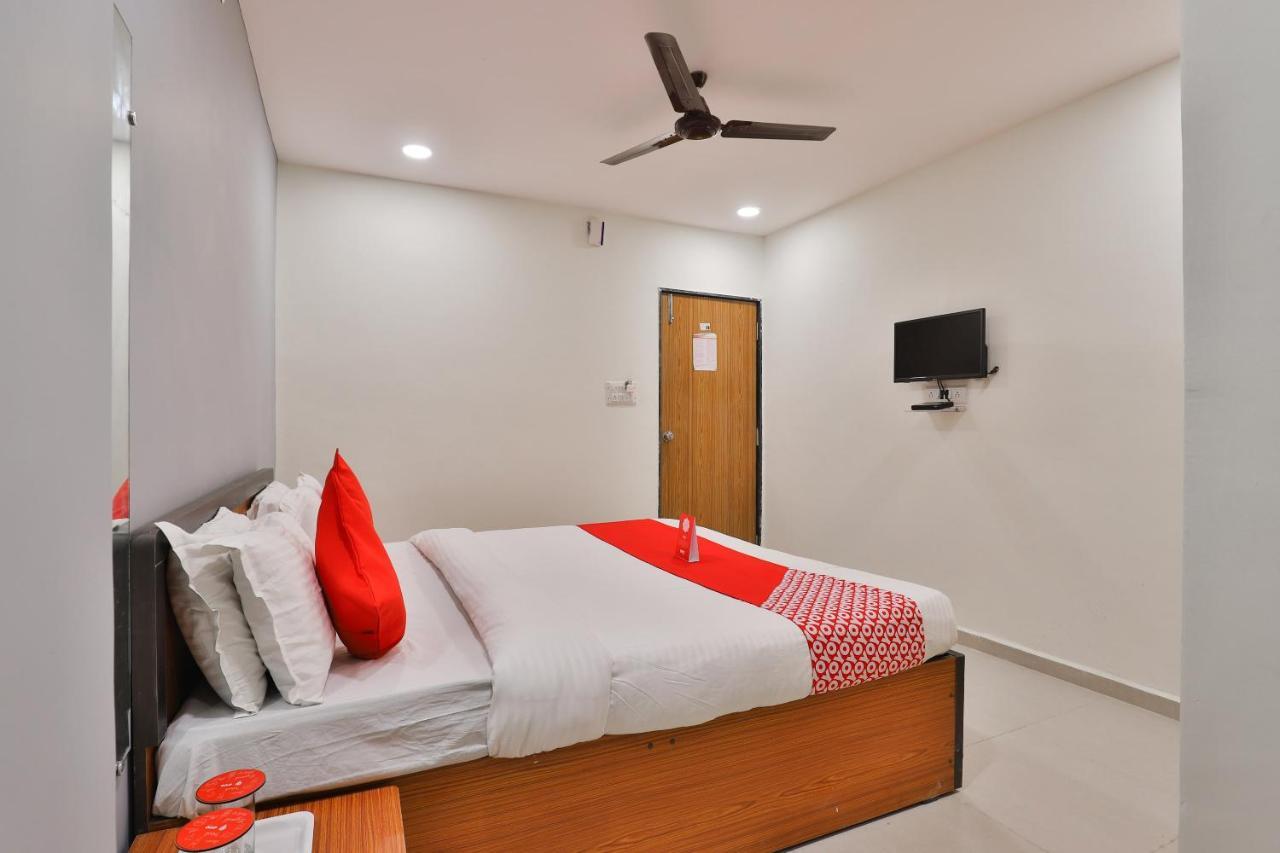 Oyo 16675 Hotel Shri Krishna Inn Сурат Экстерьер фото