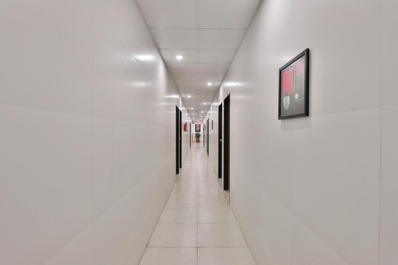 Oyo 16675 Hotel Shri Krishna Inn Сурат Экстерьер фото