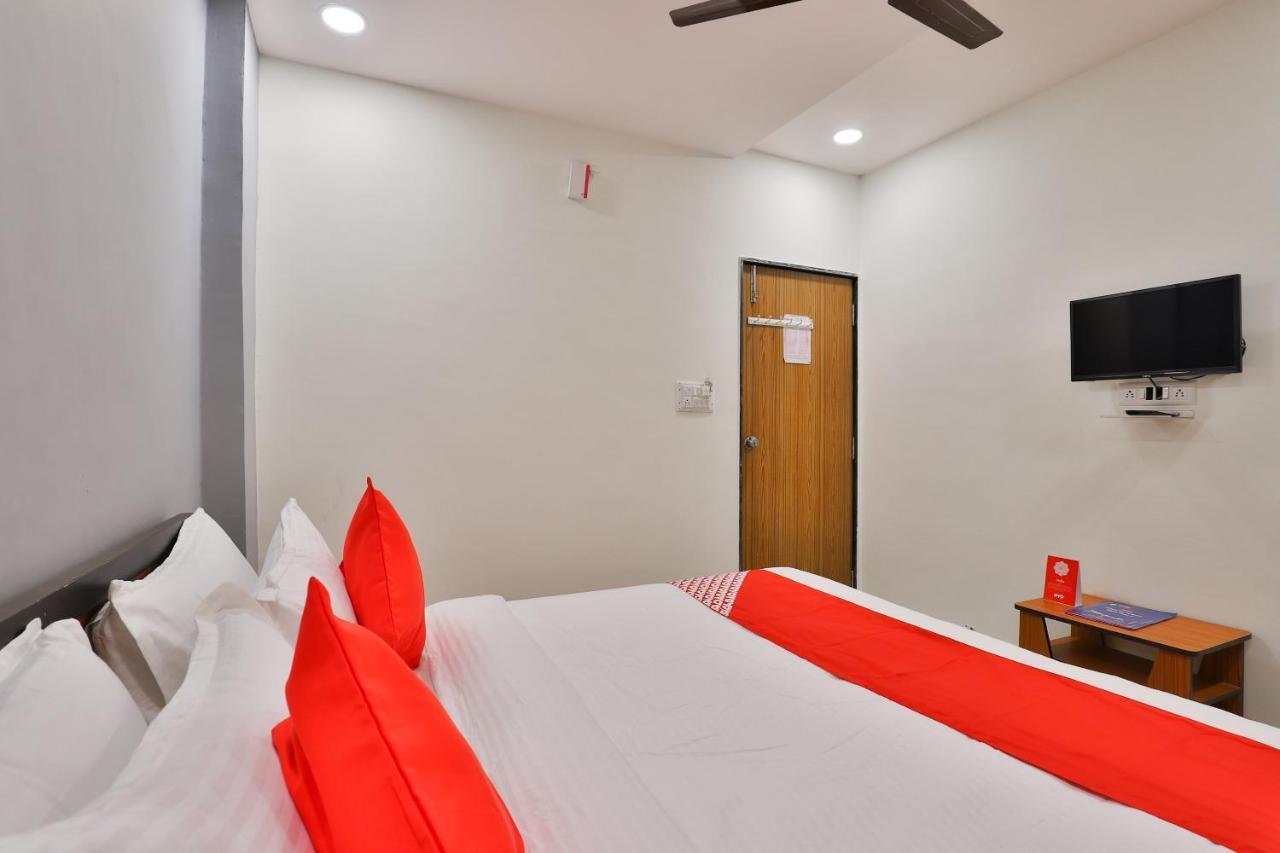 Oyo 16675 Hotel Shri Krishna Inn Сурат Экстерьер фото