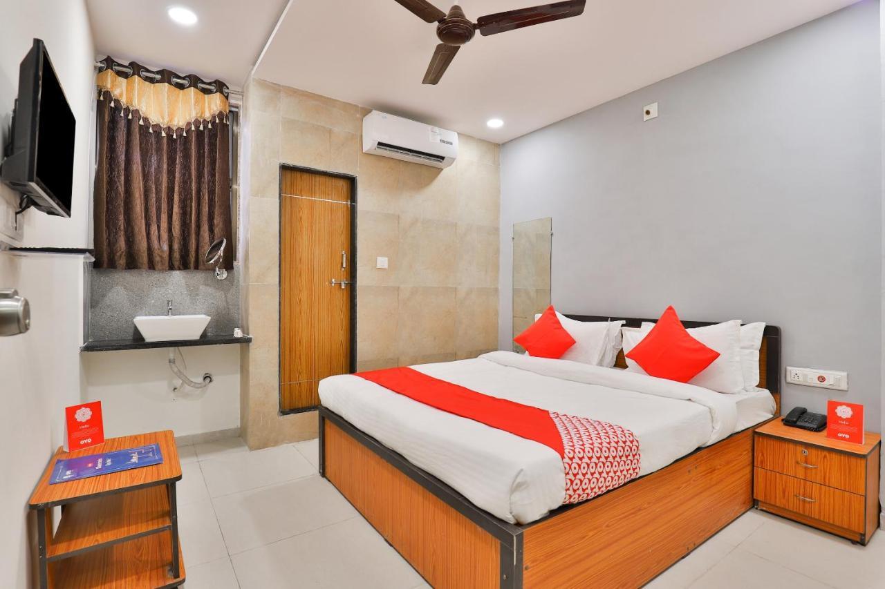 Oyo 16675 Hotel Shri Krishna Inn Сурат Экстерьер фото