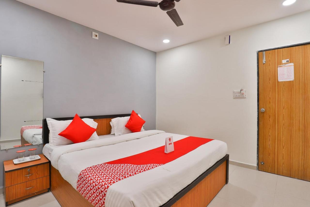 Oyo 16675 Hotel Shri Krishna Inn Сурат Экстерьер фото