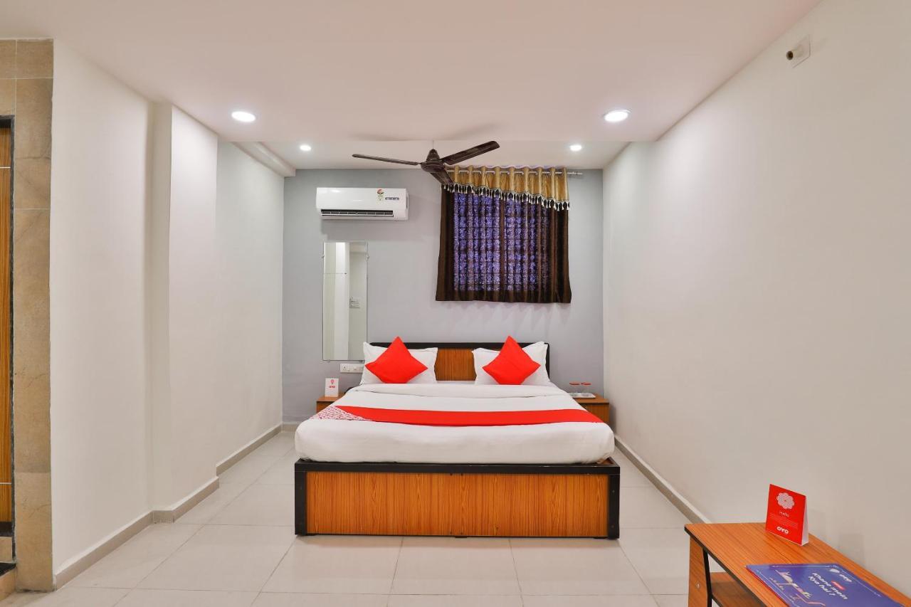 Oyo 16675 Hotel Shri Krishna Inn Сурат Экстерьер фото